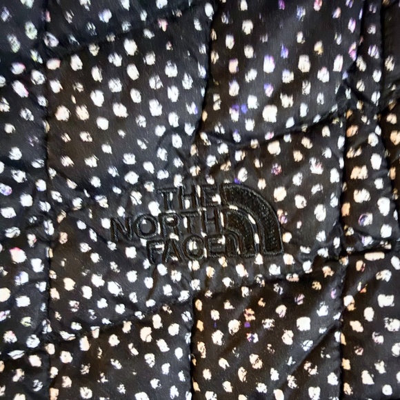 The North Face ThermoBall™ Eco Confetti Print Puffer Vest Black Size S/P EUC - Picture 3 of 7